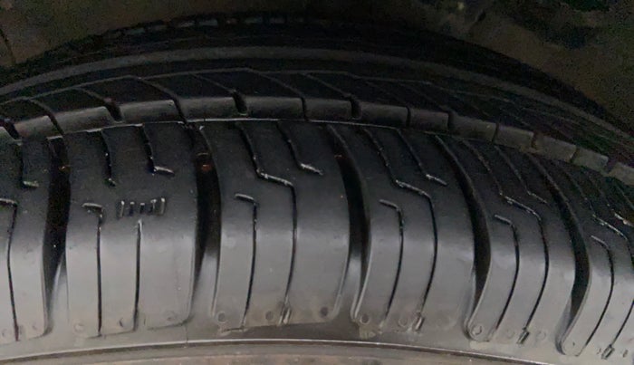 2011 Maruti Ritz ZXI, Petrol, Manual, 39,616 km, Left Front Tyre Tread