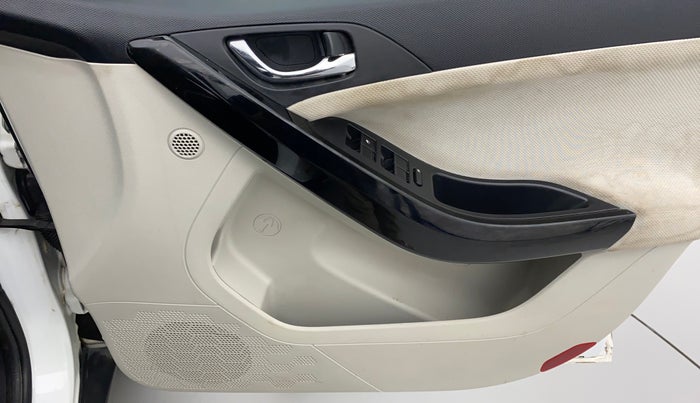 2022 Tata NEXON XZA PLUS (O) DIESEL, Diesel, Automatic, 26,263 km, Driver Side Door Panels Control