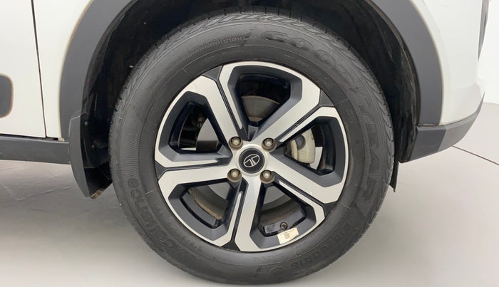 2022 Tata NEXON XZA PLUS (O) DIESEL, Diesel, Automatic, 26,263 km, Right Front Wheel