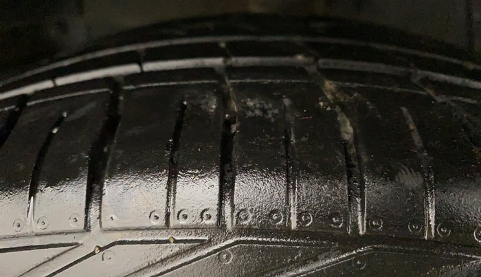 2022 Tata NEXON XZA PLUS (O) DIESEL, Diesel, Automatic, 26,263 km, Right Rear Tyre Tread