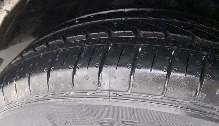 2011 Honda City V MT PETROL, Petrol, Manual, 1,49,455 km, Right Front Tyre Tread