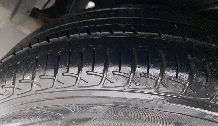 2011 Honda City V MT PETROL, Petrol, Manual, 1,49,455 km, Left Rear Tyre Tread