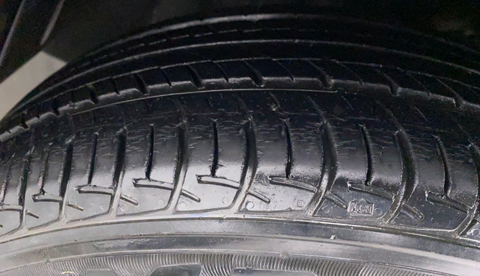 2011 Honda City V MT PETROL, Petrol, Manual, 1,49,455 km, Left Front Tyre Tread