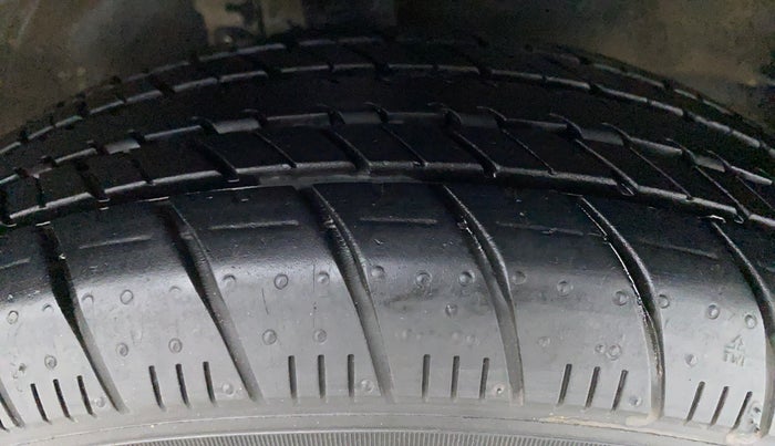 2017 Maruti Wagon R 1.0 VXI, Petrol, Manual, Right Front Tyre Tread