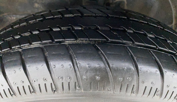 2017 Maruti Wagon R 1.0 VXI, Petrol, Manual, Left Front Tyre Tread