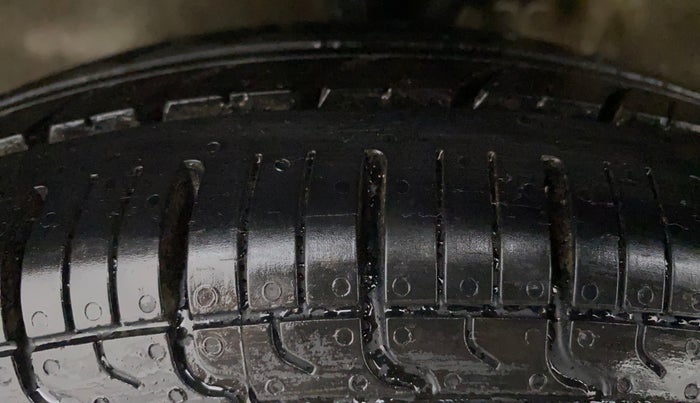 2017 Maruti Alto 800 LXI, Petrol, Manual, 61,849 km, Left Front Tyre Tread