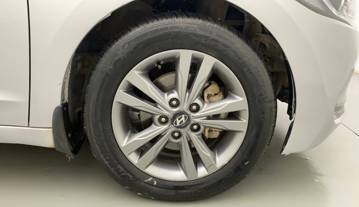 2017 Hyundai New Elantra 2.0 SX(O) AT PETROL, Petrol, Automatic, 1,13,960 km, Right Front Wheel