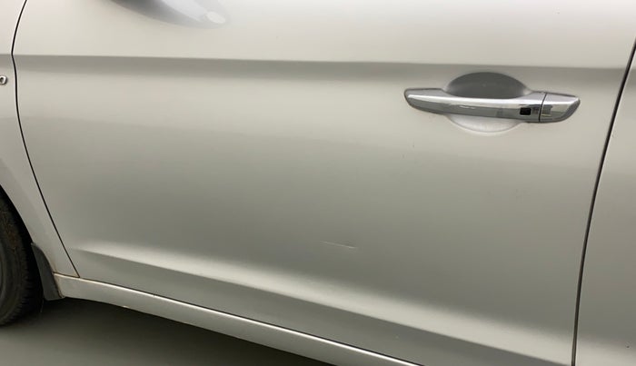 2017 Hyundai New Elantra 2.0 SX(O) AT PETROL, Petrol, Automatic, 1,13,960 km, Front passenger door - Minor scratches
