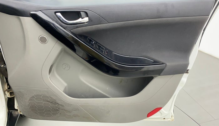 2019 Tata NEXON XZA+ 1.2 Dual Tone, Petrol, Automatic, 40,514 km, Driver Side Door Panels Control