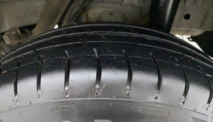 2016 Mahindra Kuv100 K2 6 STR, Petrol, Manual, 71,610 km, Left Rear Tyre Tread