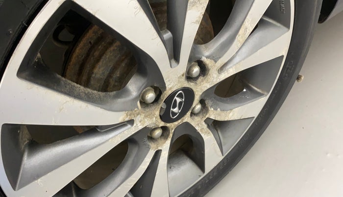 2015 Hyundai Verna FLUIDIC 4S 1.6 VTVT S(O), Petrol, Manual, 69,489 km, Right rear tyre - Minor scratches