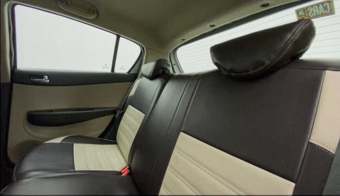 2013 Hyundai i20 SPORTZ 1.2, Petrol, Manual, 1,04,827 km, Right Side Rear Door Cabin
