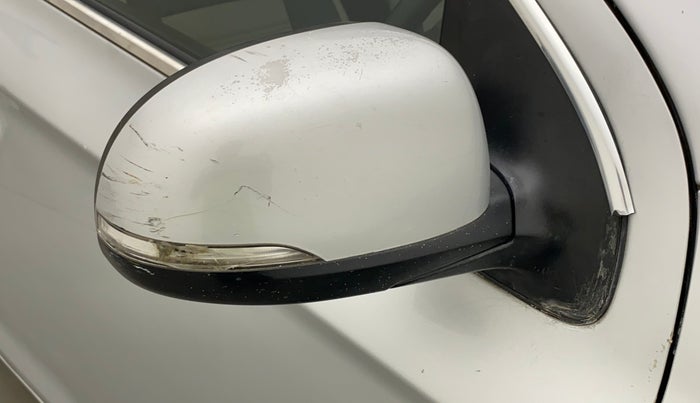 2013 Hyundai i20 SPORTZ 1.2, Petrol, Manual, 1,04,827 km, Right rear-view mirror - Minor scratches