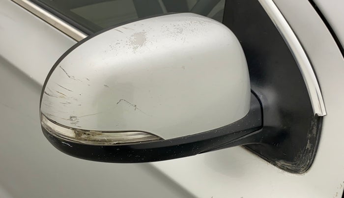 2013 Hyundai i20 SPORTZ 1.2, Petrol, Manual, 1,04,827 km, Right rear-view mirror - Indicator light has minor damage