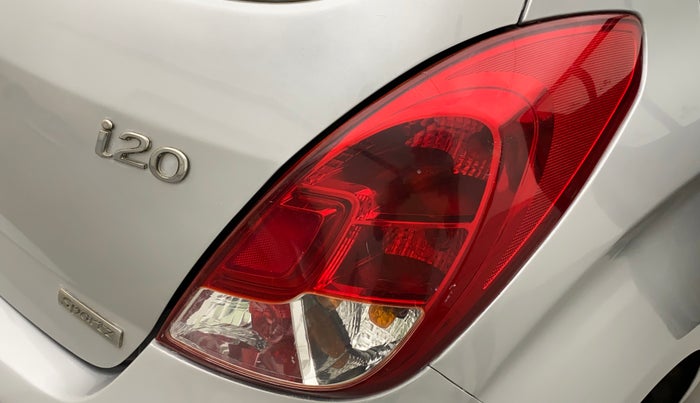 2013 Hyundai i20 SPORTZ 1.2, Petrol, Manual, 1,04,827 km, Right tail light - Minor scratches