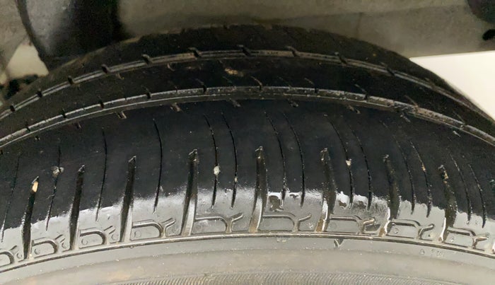 2013 Hyundai i20 SPORTZ 1.2, Petrol, Manual, 1,04,827 km, Left Rear Tyre Tread