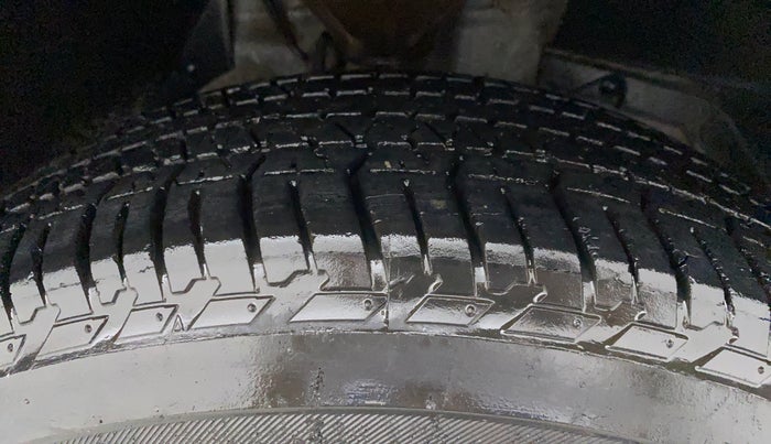 2015 Mahindra XUV500 W6, Diesel, Manual, 90,935 km, Right Front Tyre Tread