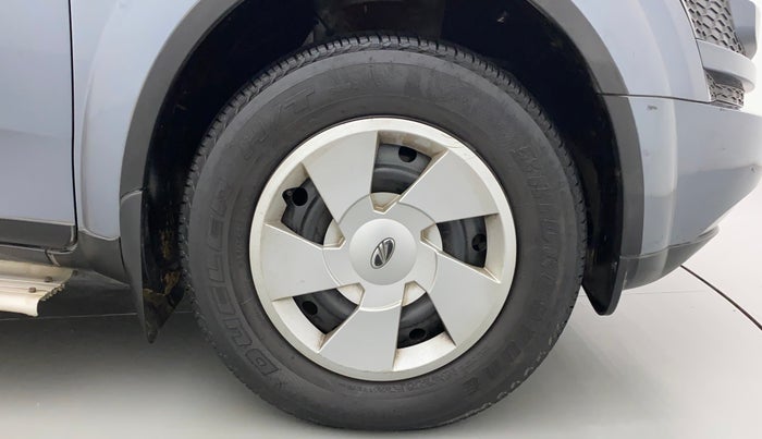 2015 Mahindra XUV500 W6, Diesel, Manual, 90,935 km, Right Front Wheel