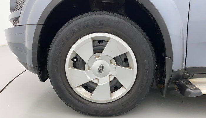 2015 Mahindra XUV500 W6, Diesel, Manual, 90,935 km, Left Front Wheel