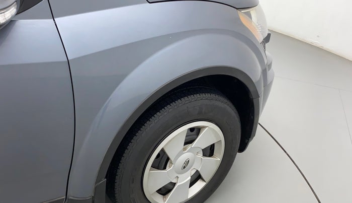 2015 Mahindra XUV500 W6, Diesel, Manual, 90,935 km, Right fender - Minor scratches