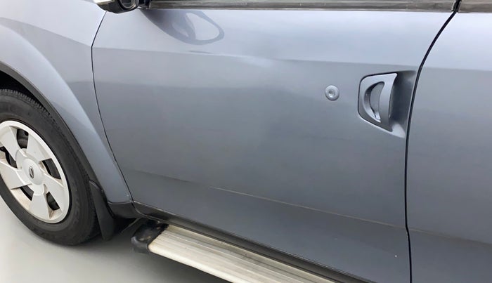 2015 Mahindra XUV500 W6, Diesel, Manual, 90,935 km, Front passenger door - Minor scratches