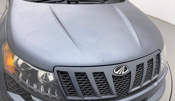 2015 Mahindra XUV500 W6, Diesel, Manual, 90,935 km, Bonnet (hood) - Slightly dented