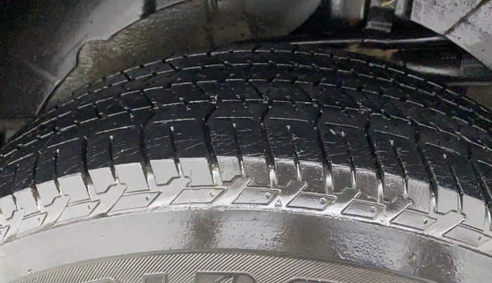 2015 Mahindra XUV500 W6, Diesel, Manual, 90,935 km, Left Rear Tyre Tread