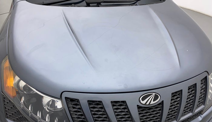 2015 Mahindra XUV500 W6, Diesel, Manual, 90,935 km, Bonnet (hood) - Minor scratches