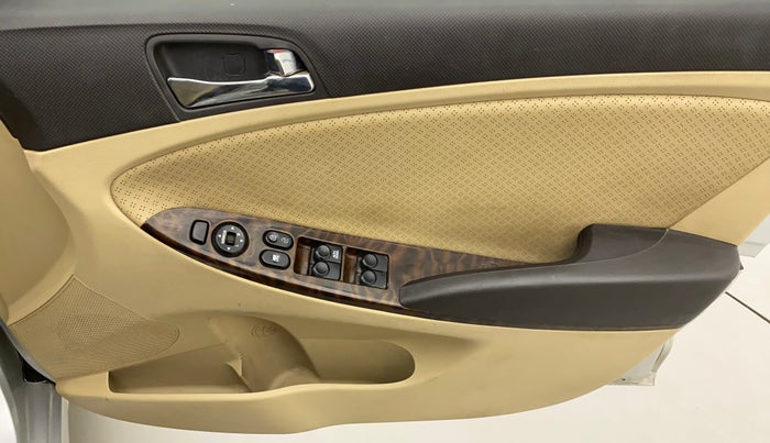 2011 Hyundai Verna FLUIDIC 1.6 VTVT SX OPT AT, Petrol, Automatic, 43,497 km, Driver Side Door Panels Control