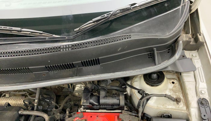 2011 Hyundai Verna FLUIDIC 1.6 VTVT SX OPT AT, Petrol, Automatic, 43,497 km, Bonnet (hood) - Cowl vent panel has minor damage