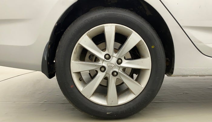 2011 Hyundai Verna FLUIDIC 1.6 VTVT SX OPT AT, Petrol, Automatic, 43,497 km, Right Rear Wheel