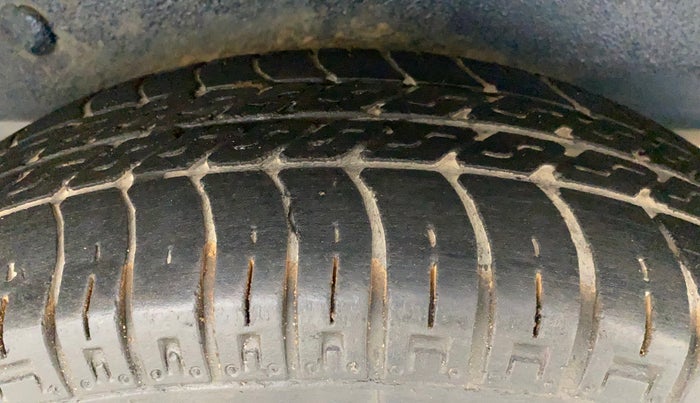 2012 Maruti Omni 5 STR, Petrol, Manual, 43,291 km, Left Rear Tyre Tread