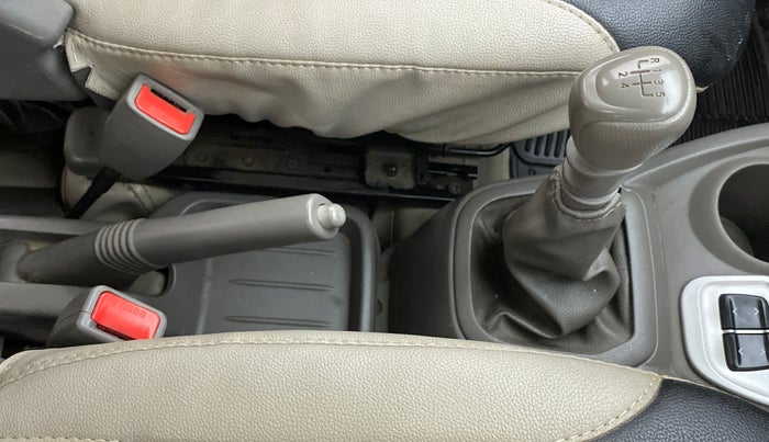 2016 Datsun Redi Go T (O), Petrol, Manual, 24,360 km, Gear Lever