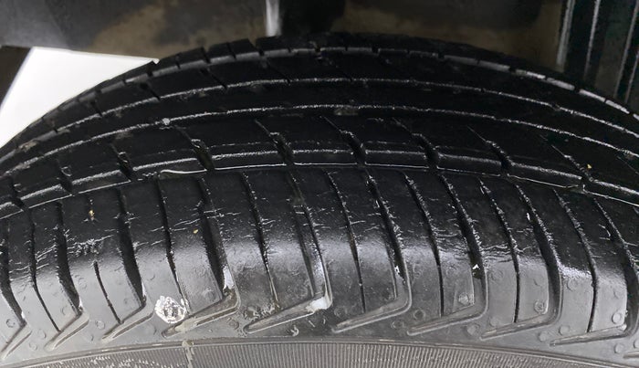 2016 Datsun Redi Go T (O), Petrol, Manual, 24,360 km, Right Rear Tyre Tread