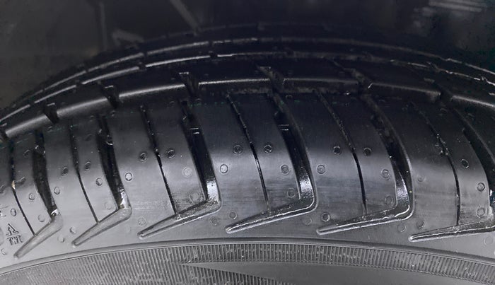 2016 Datsun Redi Go T (O), Petrol, Manual, 24,360 km, Right Front Tyre Tread
