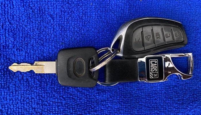 2016 Datsun Redi Go T (O), Petrol, Manual, 24,360 km, Key Close Up
