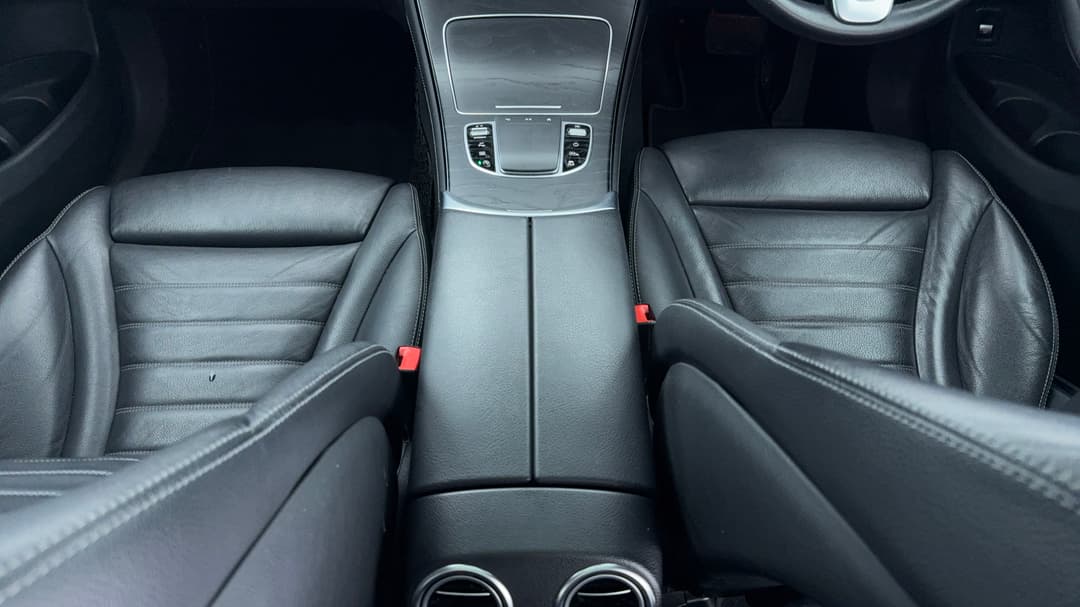 2019 Mercedes-benz GLC 300 4matic, Automatic, 67325 km, Center Console