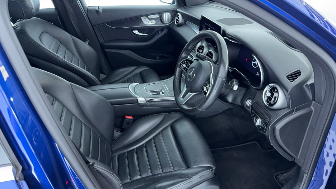 2019 Mercedes-benz GLC 300 4matic, Automatic, 67325 km, Right Side Front Door Cabin View