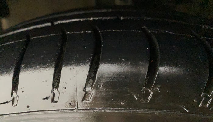 2011 Hyundai i10 MAGNA 1.2, Petrol, Manual, 88,441 km, Left Front Tyre Tread