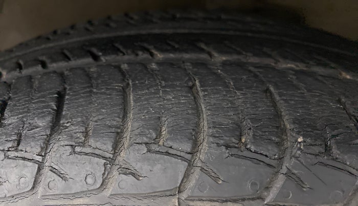 2015 Maruti Celerio VXI, Petrol, Manual, 38,644 km, Left Front Tyre Tread