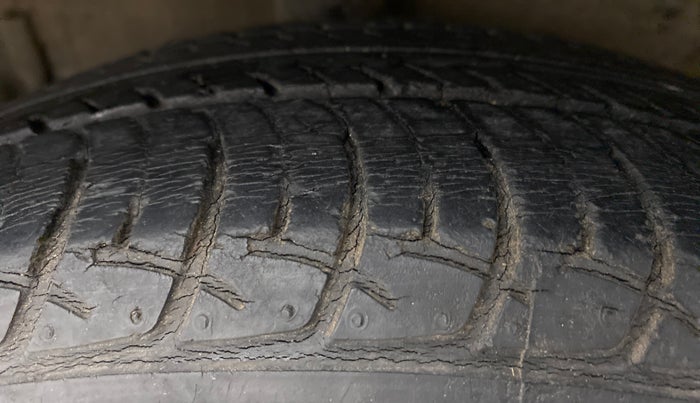 2015 Maruti Celerio VXI, Petrol, Manual, 38,644 km, Right Rear Tyre Tread