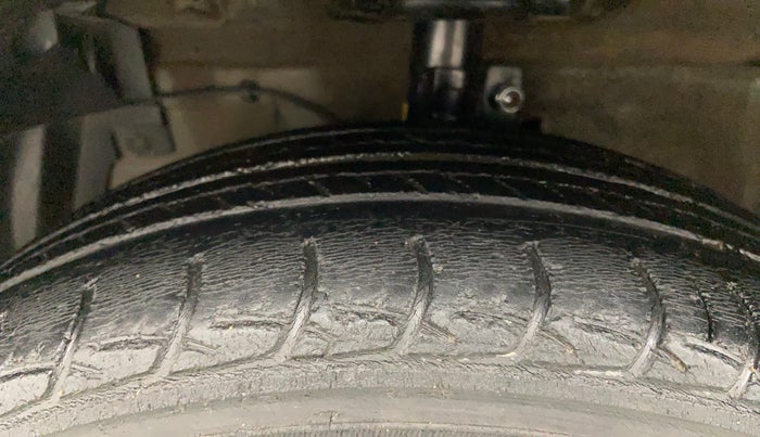 2014 Maruti Swift ZDI, Diesel, Manual, 1,17,765 km, Left Front Tyre Tread