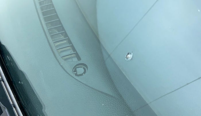 2014 Maruti Swift ZDI, Diesel, Manual, 1,17,765 km, Front windshield - Minor spot on windshield