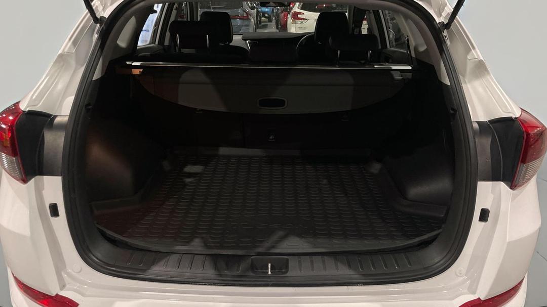 2017 Hyundai Tucson Active R-series (AWD), Automatic, 51048 km, Boot Inside View