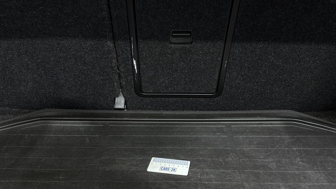 2020 SKODA Octavia Rs, Automatic, 114808 km, Center Console Scuff