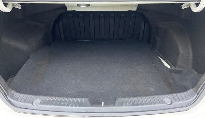 2012 Hyundai Sonata 2.4 GDI MT, Petrol, Manual, 42,398 km, Boot Inside