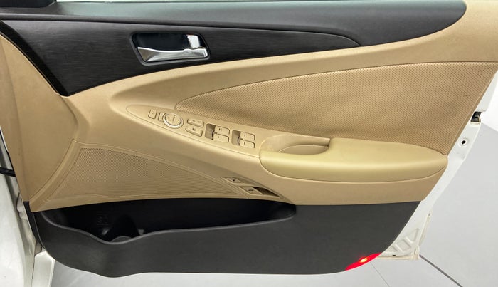 2012 Hyundai Sonata 2.4 GDI MT, Petrol, Manual, 42,398 km, Driver Side Door Panels Control