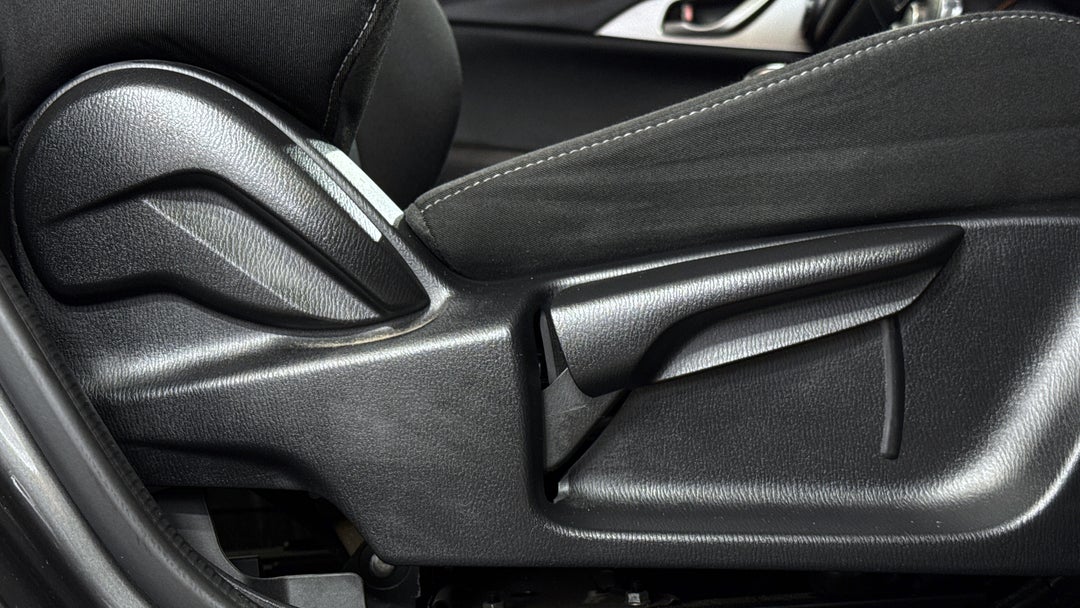 2020 Mazda CX-3 Maxx Sport (FWD), Automatic, 53279 km, Drivers Side Adjustment Panel