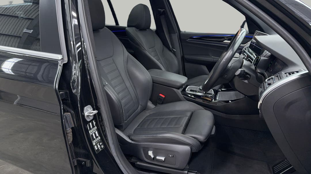 2022 BMW X3 xDrive30i M Sport, Automatic, 71138 km, Right Side Front Door Cabin View