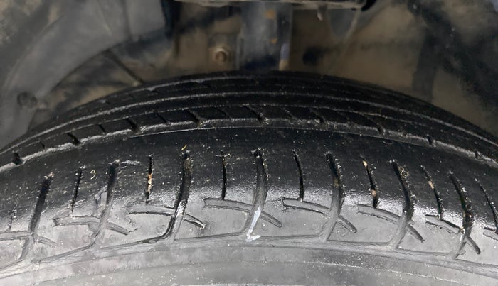 2017 Maruti Baleno DELTA PETROL 1.2, Petrol, Manual, 58,448 km, Left Front Tyre Tread